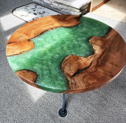 Round Sycamore Coffee Table With Green Resin 3