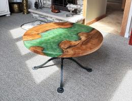 Round Sycamore Coffee Table With Green Resin 2